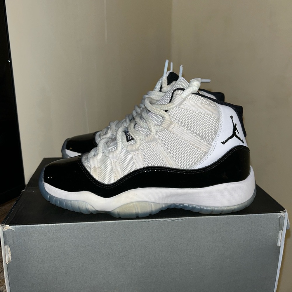 Concord Jordan 11 size 4y